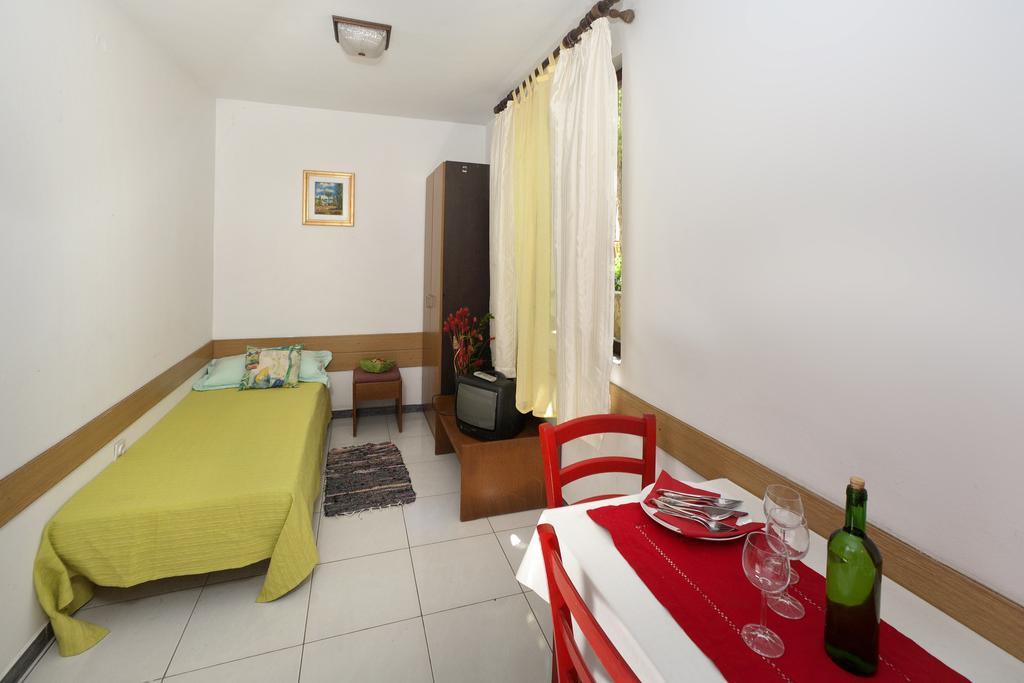 Apartments Mladenka Poreč Chambre photo